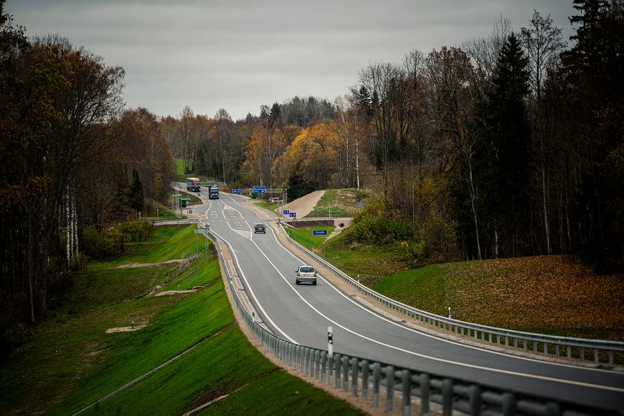 Autoceļš A2 ar kravas transportu